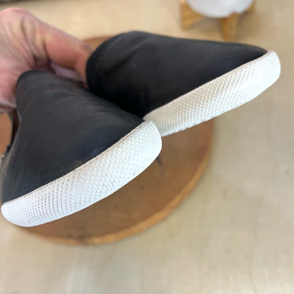 Frye | Melanie Black leather Slip-On Flats Size 7 - Picture 12 of 15
